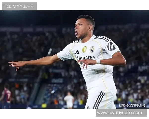 姆巴佩突入禁区遭对方侵犯却未获裁判判罚引发争议