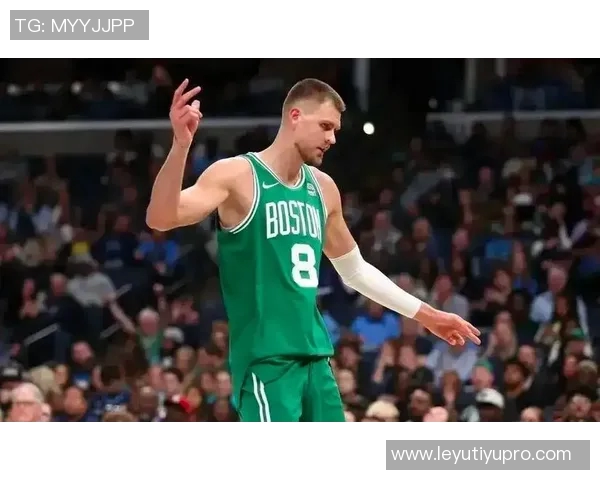 三球替补创历史单场砍下33分8助攻3抢断并命中7记三分球